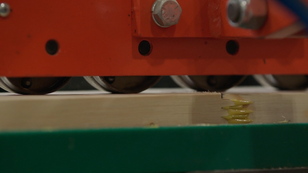 Lignes de poutres lamellées-collées « GluLam » USNR 3